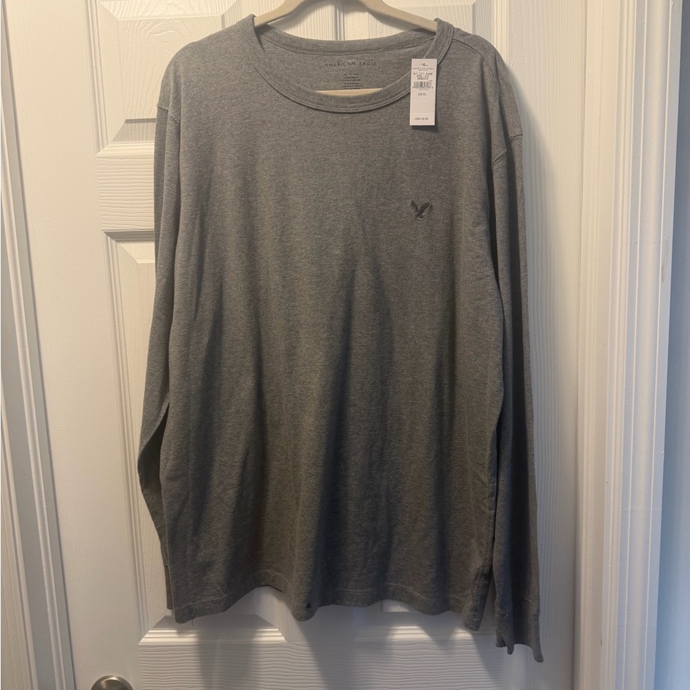 NWT Men’s American Eagle Outfitters Charcoal Long Sleeve Tee